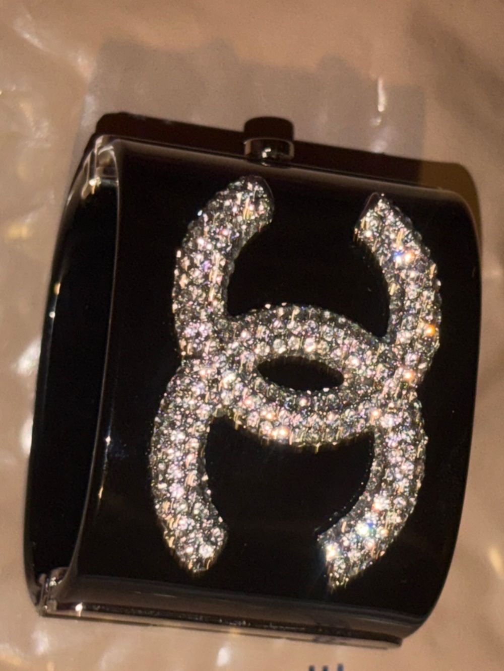 🆕!!!🪩 CHANEL CC Cuff + Box 📦 10/10 🪩 - Picture 10 of 10